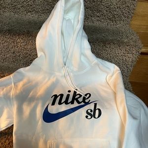 Nike SB men’s white hoodie
